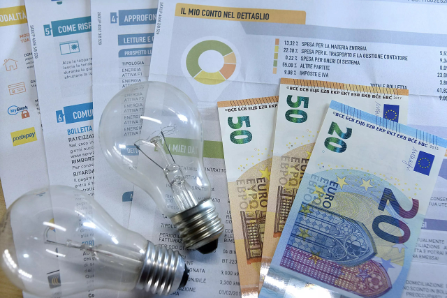 CARO BOLLETTE. Avviso pubblico per l'erogazione di un contributo economico per il pagamento delle utenze domestiche  di Luce e Gas, per i mesi da Gennaio a Ottobre 2022.